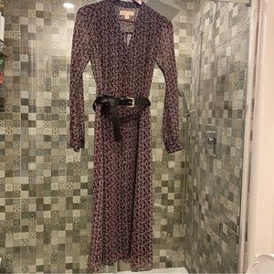 Beautiful Michael kors v neck dress with belt -XXS